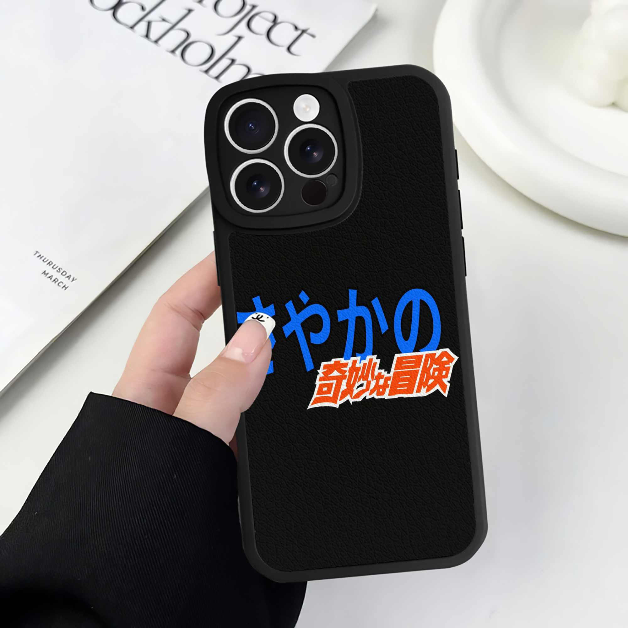 （画像用） ジョジョの奇妙な冒険 JoJo's Bizarre Adventure 【iPhone 16シリーズ対応】シリコンスマホケース（レザー調） 材質：シリコン